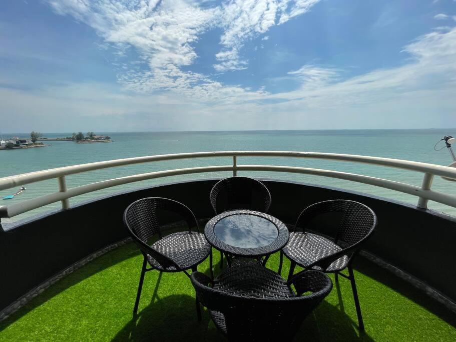 The Arena Tanjung Tuan Port Dicksonアパートメント エクステリア 写真