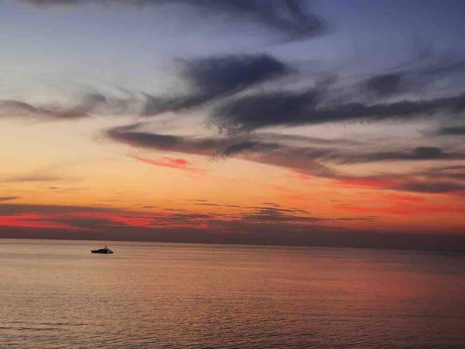 The Arena Tanjung Tuan Port Dicksonアパートメント エクステリア 写真